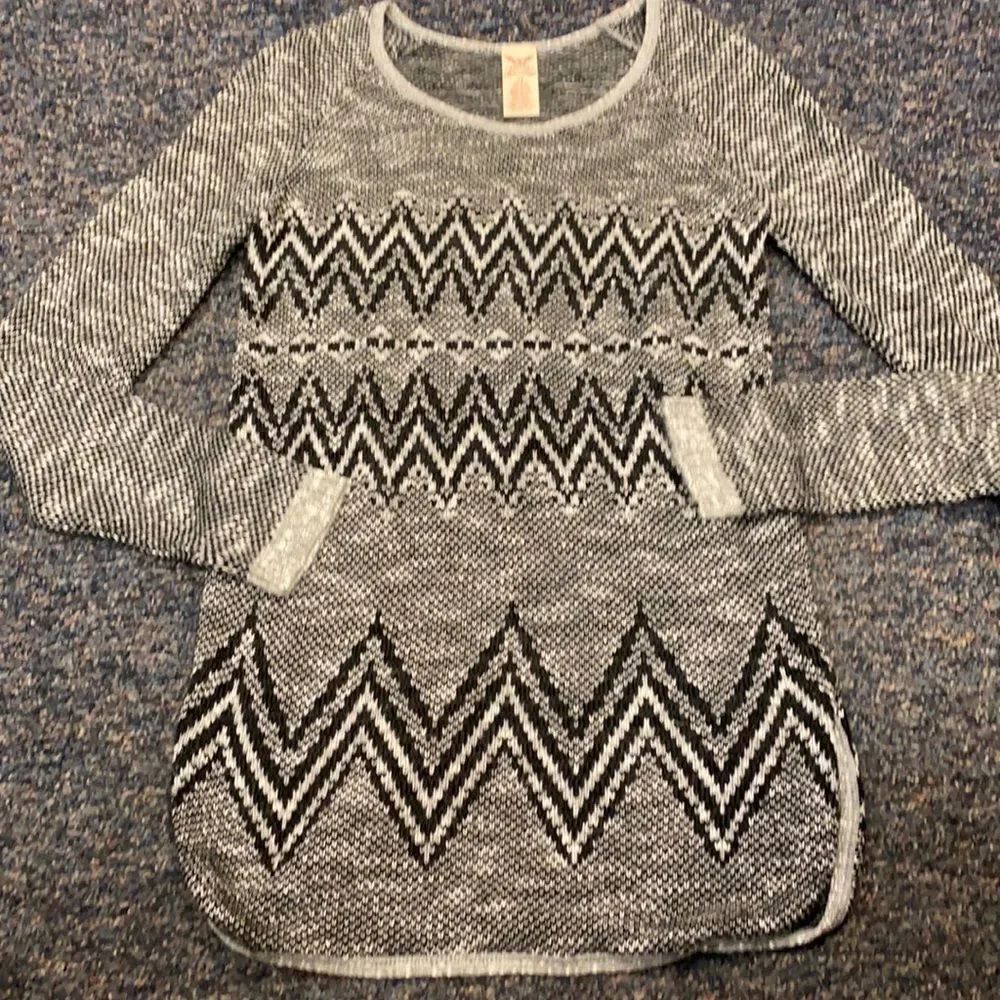 Faded Glory Gray and black sweater sz. M